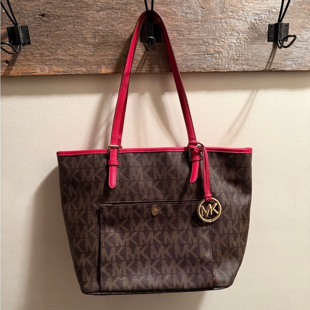 Micheal Kors Jet Set Tote with Red Trim EUC